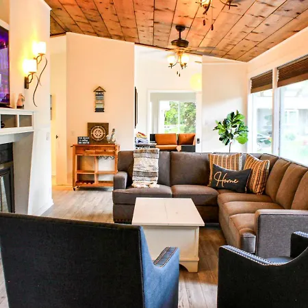 Newly Renovated! Old Homestead Beach Home